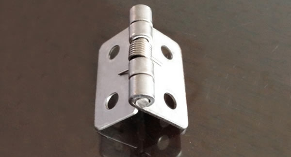 彈簧合頁與普通合頁的使用區(qū)別