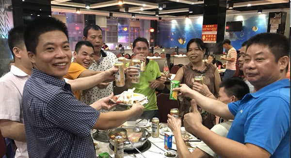 加強公司文化建設,打造東莞合頁,東莞鉸鏈品牌,員工精神物質(zhì)雙豐收