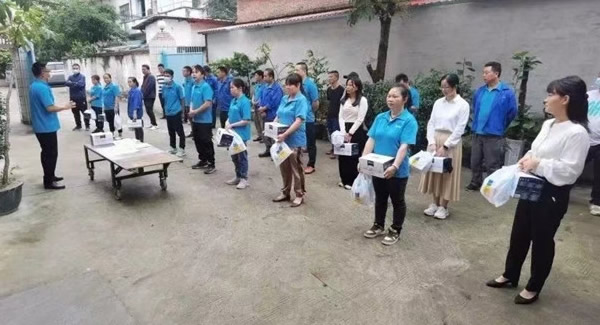 致敬勞動(dòng)者，感悟勞動(dòng)的意義|廣有五金&東莞合頁(yè)